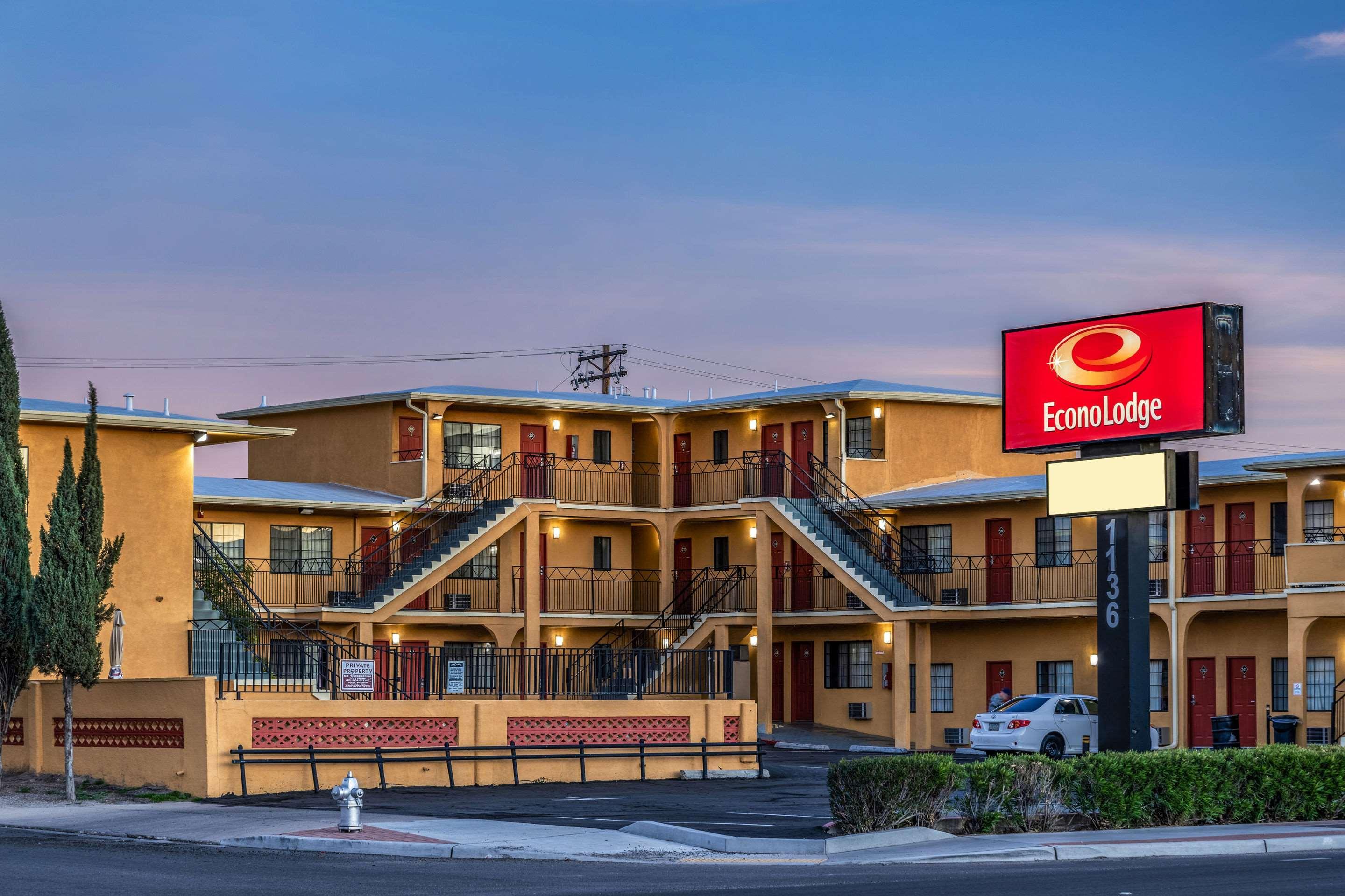 Econo Lodge University Tucson Exterior photo