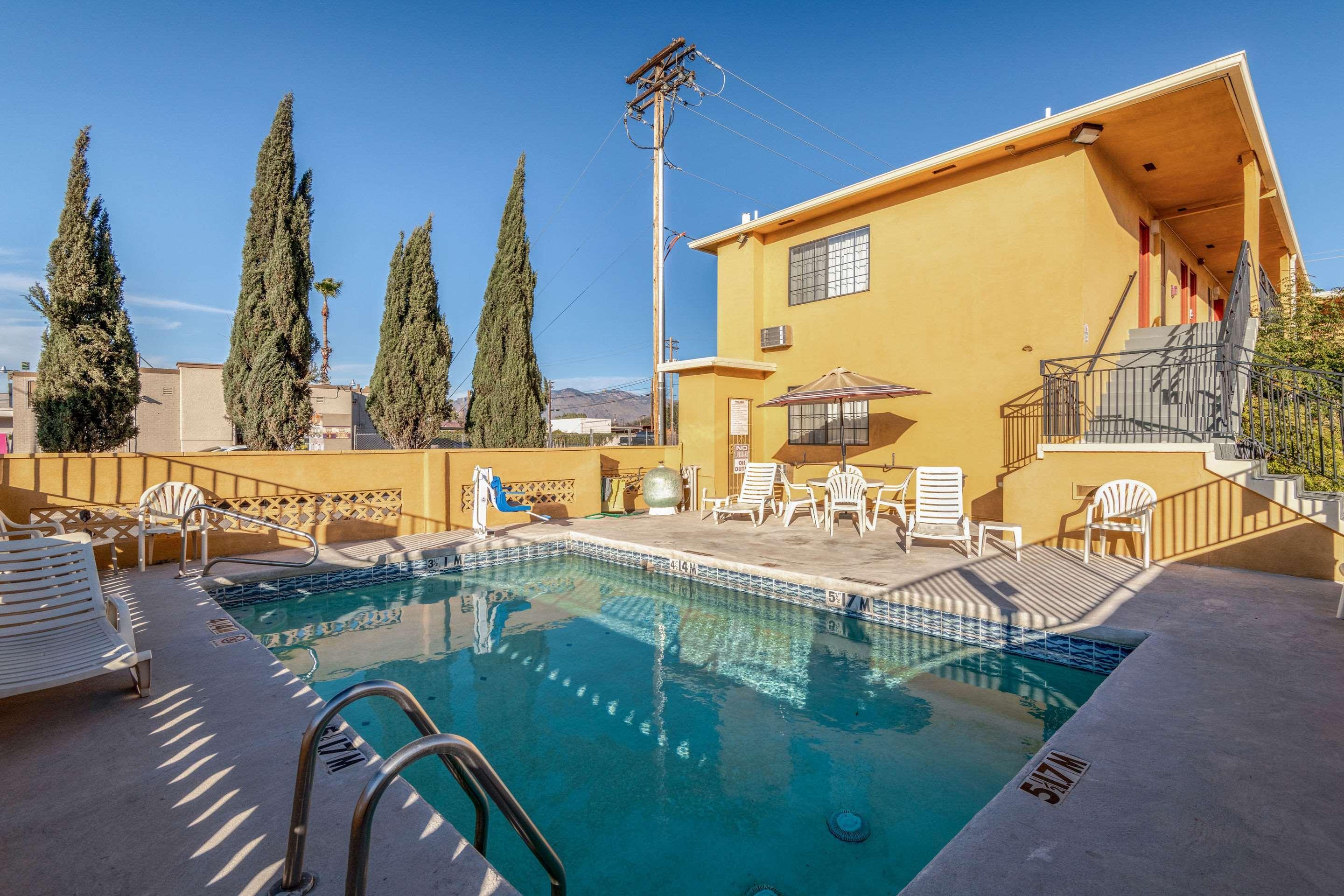 Econo Lodge University Tucson Exterior photo